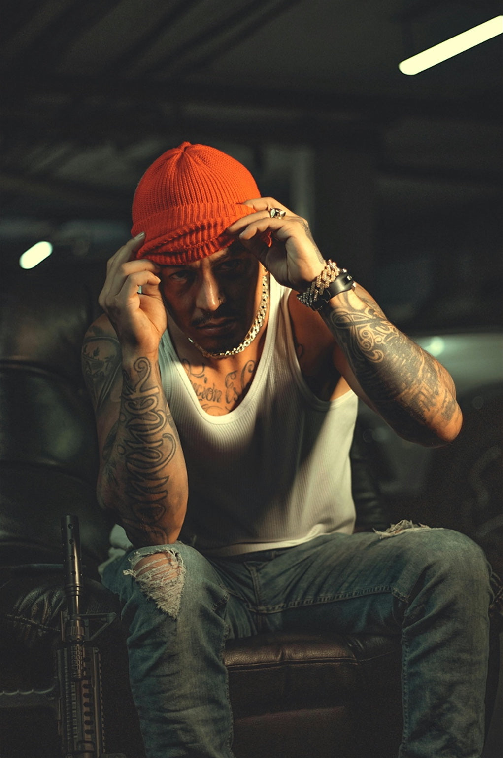 homme avec bracelet vvs