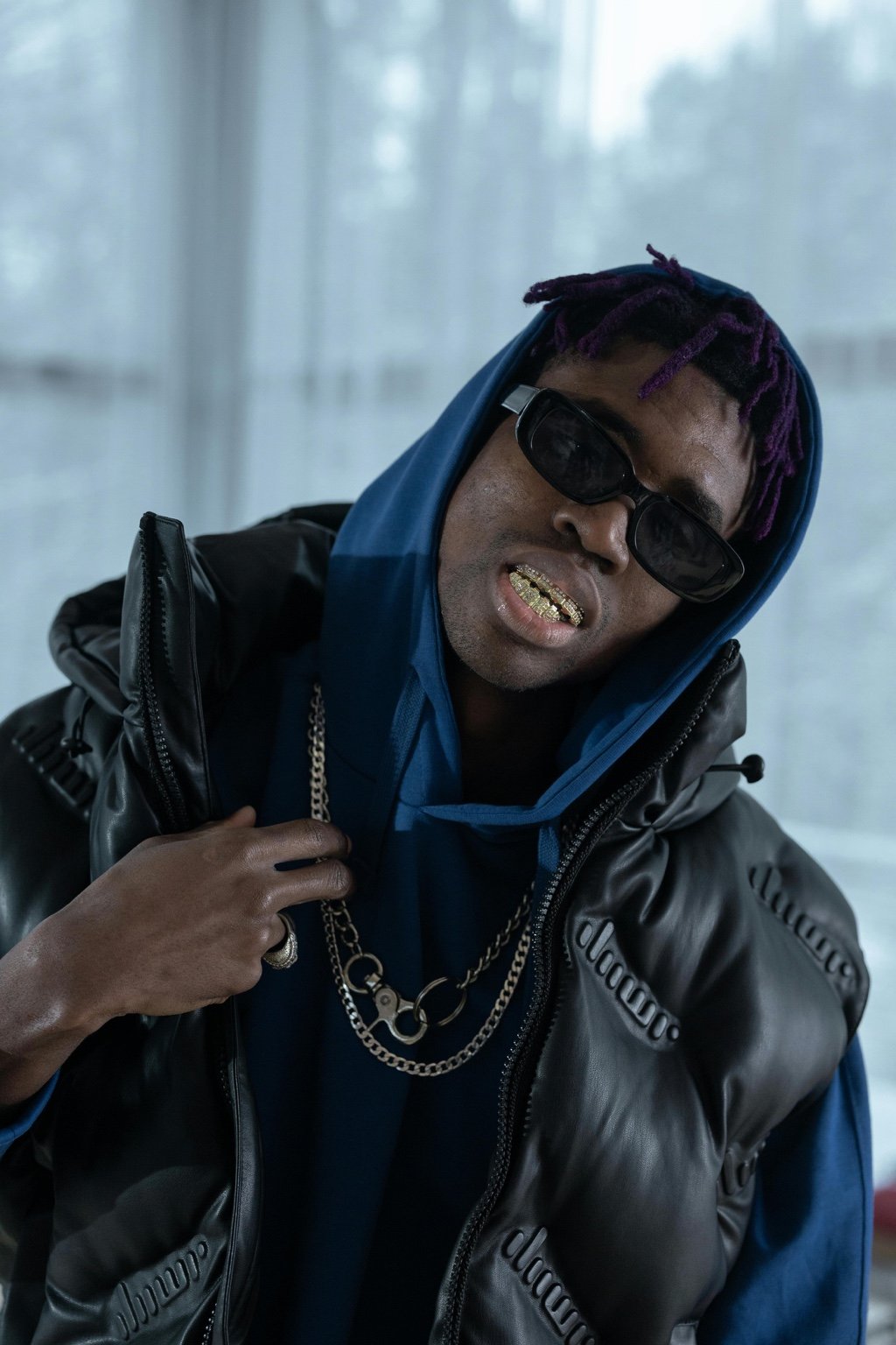 homme au style hip hop 